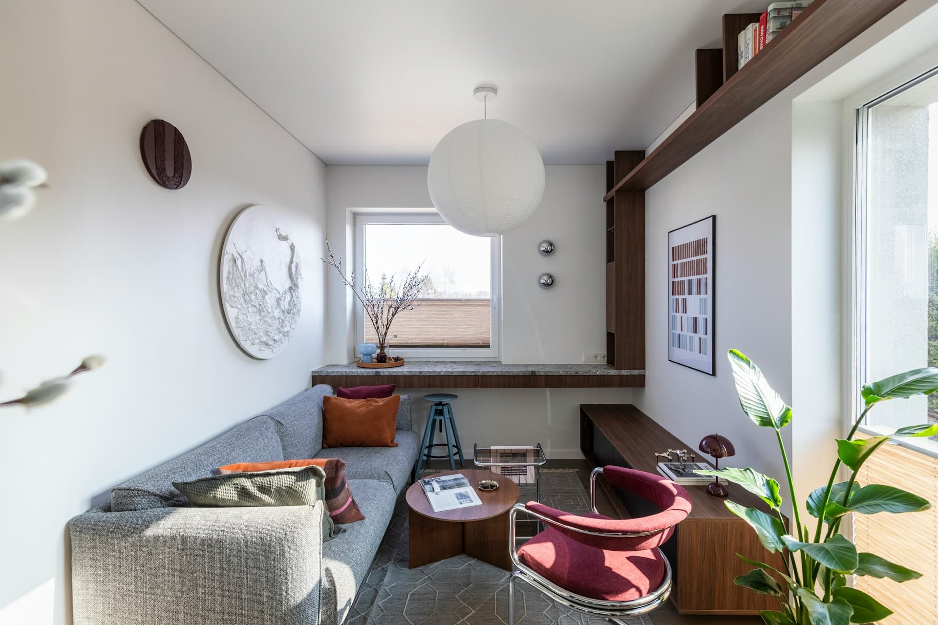 Cozy Corners for Small Apartments: Budget Style Guide — Home Decor. Tiny apartment feeling cramped? Create cozy corners with clever storage, mood lighting, an